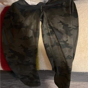 Lulu lemon size 4 Camo leggings